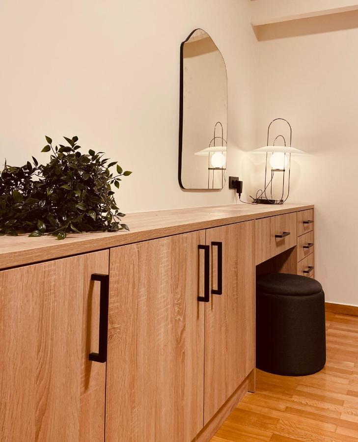 2 Bedroom Apt - Live Like A Local In Kolonaki أثينا المظهر الخارجي الصورة
